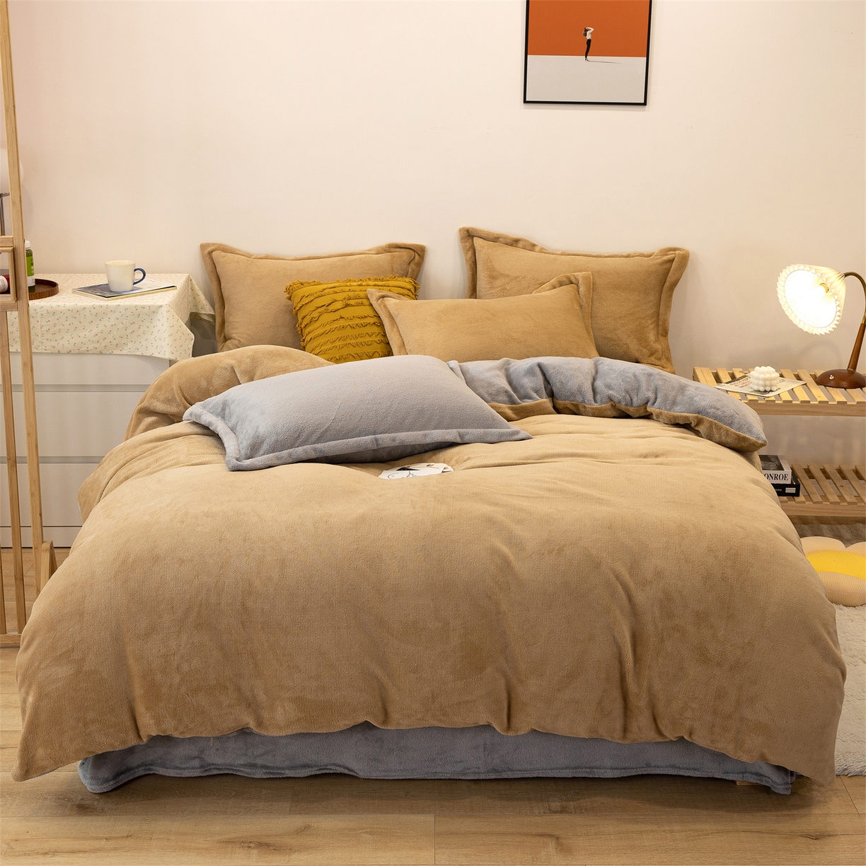 91家纺网 家纺一手货源 找家纺 兰紫橙家纺 2025新款双面绒纯色双拼牛奶绒四件套 驼色+浅灰