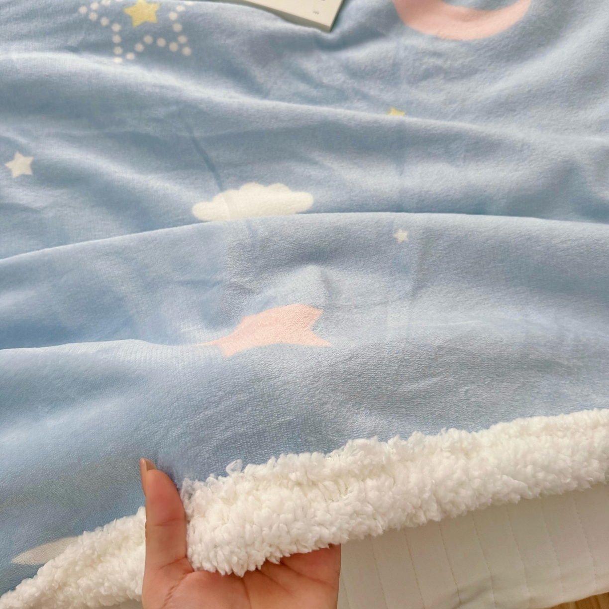 91家纺网 家纺一手货源 找家纺 航途席业 2025新款200g牛奶绒羊羔绒毛毯 星月蓝