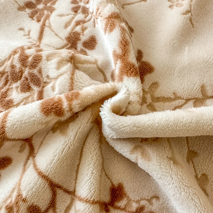 91家纺网 家纺一手货源 找家纺 大米家居 2025新款高克重简约雕花绒四件套寒梅系列 寒梅-卡其