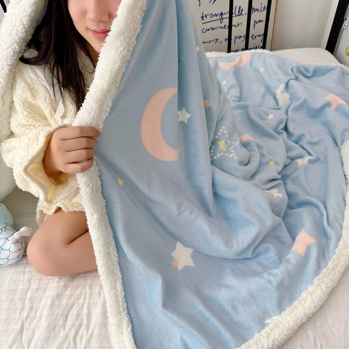 91家纺网 家纺一手货源 找家纺 航途席业 2025新款200g牛奶绒羊羔绒毛毯 星月蓝