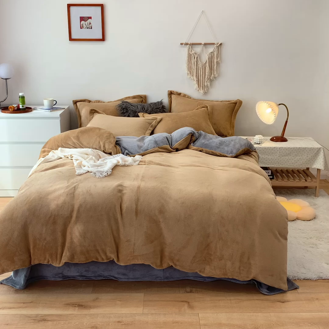 91家纺网 家纺一手货源 找家纺 兰紫橙家纺 2025新款双面绒纯色双拼牛奶绒四件套 驼色+浅灰