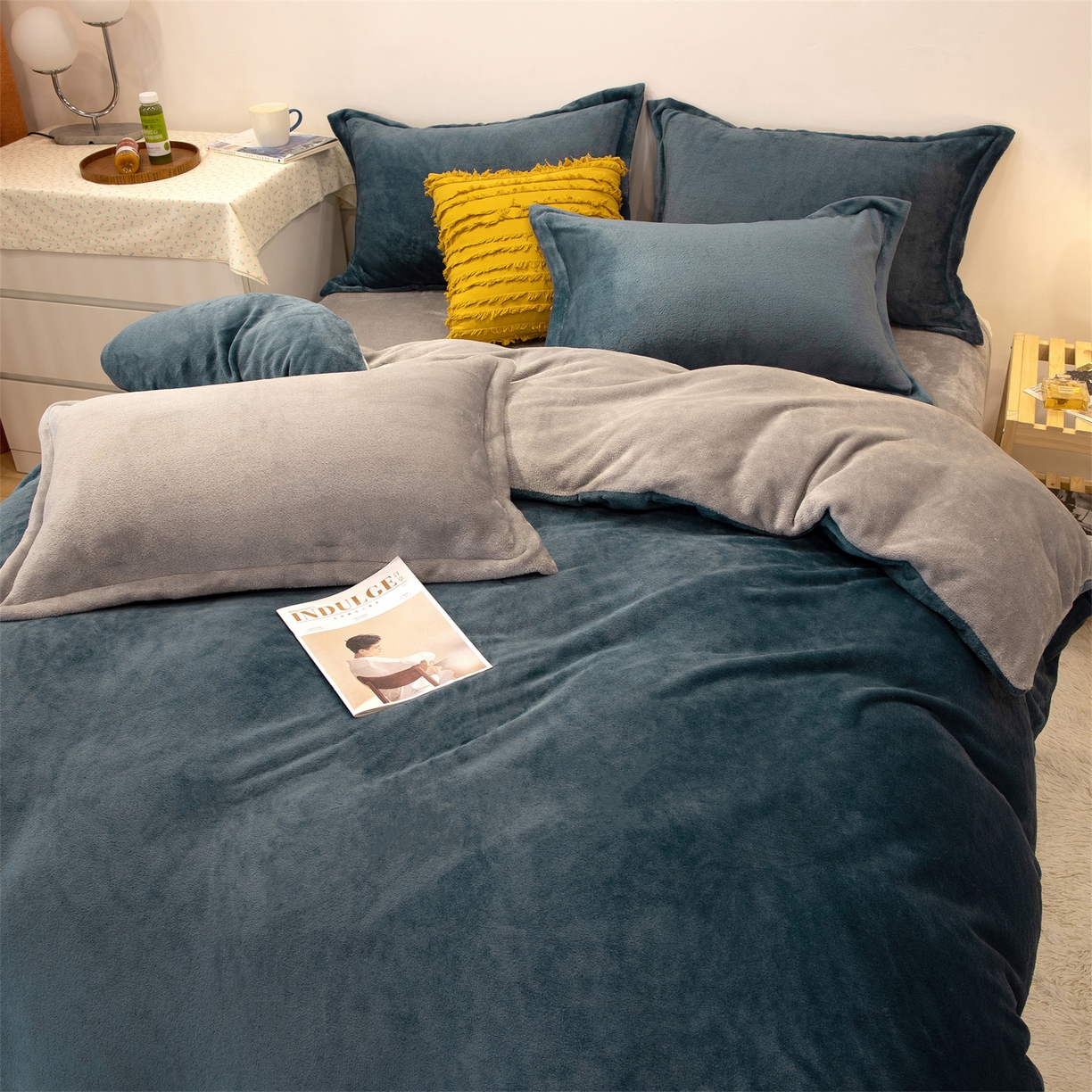 91家纺网 家纺一手货源 找家纺 兰紫橙家纺 2025新款双面绒纯色双拼牛奶绒四件套 雾蓝+浅灰