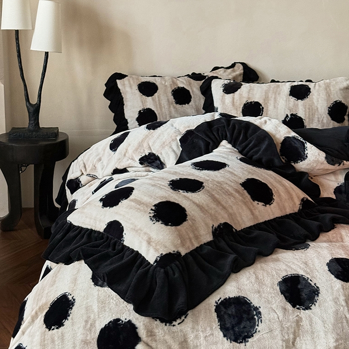 91家纺网 家纺一手货源 找家纺 （总）婳庭家居 2025新款雪貂绒牛奶绒花边款四件套