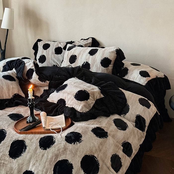 91家纺网 家纺一手货源 找家纺 （总）婳庭家居 2025新款雪貂绒牛奶绒花边款四件套