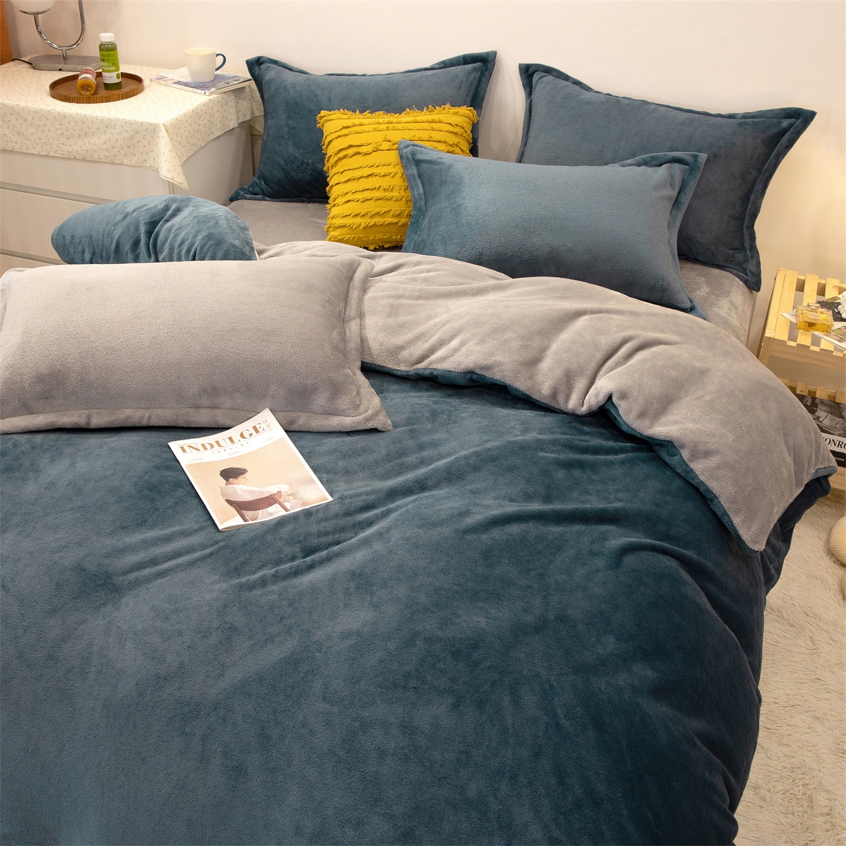 91家纺网 家纺一手货源 找家纺 兰紫橙家纺 2025新款双面绒纯色双拼牛奶绒四件套 雾蓝+浅灰