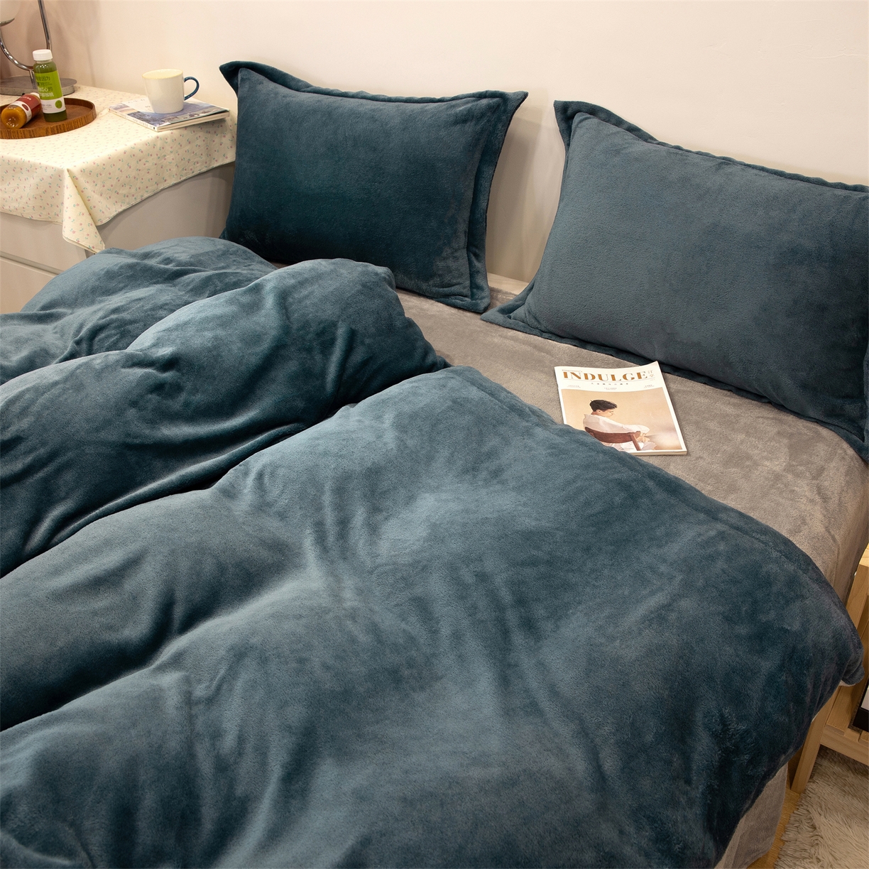 91家纺网 家纺一手货源 找家纺 兰紫橙家纺 2025新款双面绒纯色双拼牛奶绒四件套 雾蓝+浅灰