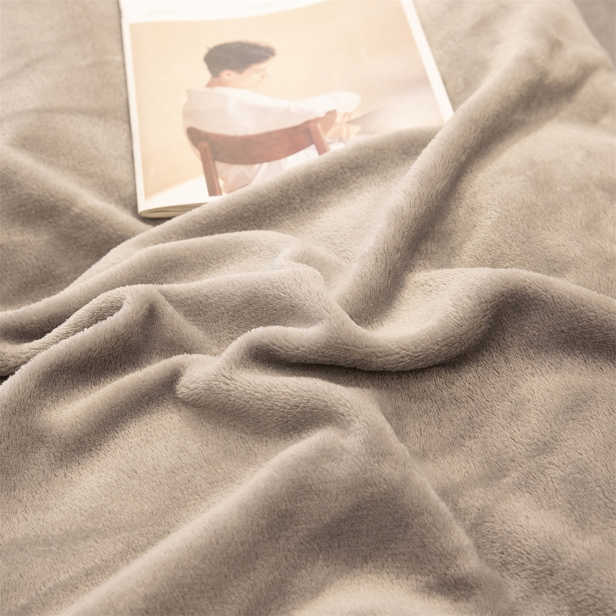 91家纺网 家纺一手货源 找家纺 兰紫橙家纺 2025新款双面绒纯色双拼牛奶绒四件套 雾蓝+浅灰