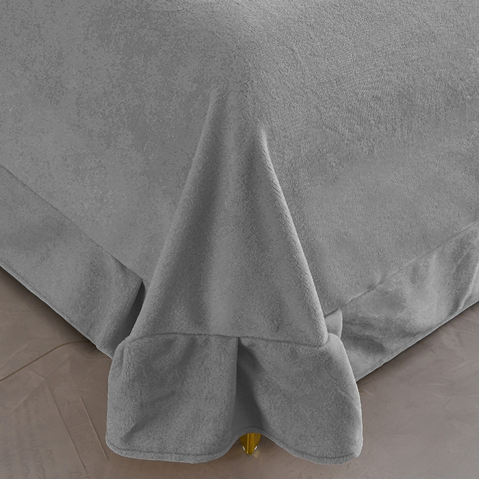 91家纺网 家纺一手货源 找家纺 苏迪网销供货 2025新款牛奶绒四件套A类高克重全消光雕花一字绣工艺款 芭蕉叶-高级灰