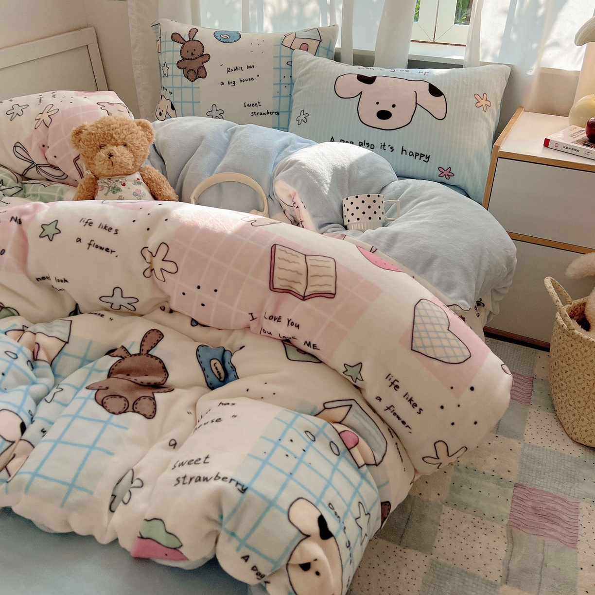 91家纺网 家纺一手货源 找家纺 桃喜 2025新款A类200g牛奶绒（含导电丝）印花床单款四件套 便利贴猫猫狗