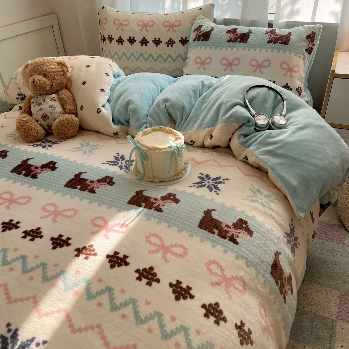 91家纺网 家纺一手货源 找家纺 桃喜 2025新款A类200g牛奶绒（含导电丝）印花床单款四件套 费尔岛狗狗蓝