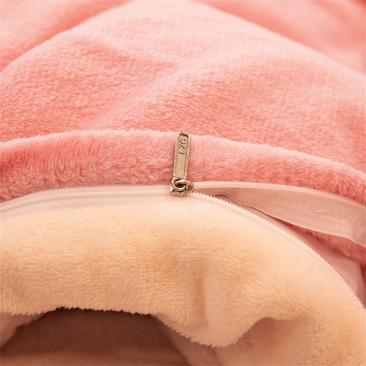 91家纺网 家纺一手货源 找家纺 兰紫橙家纺 2025新款双面绒纯色双拼牛奶绒四件套 玉色+米白