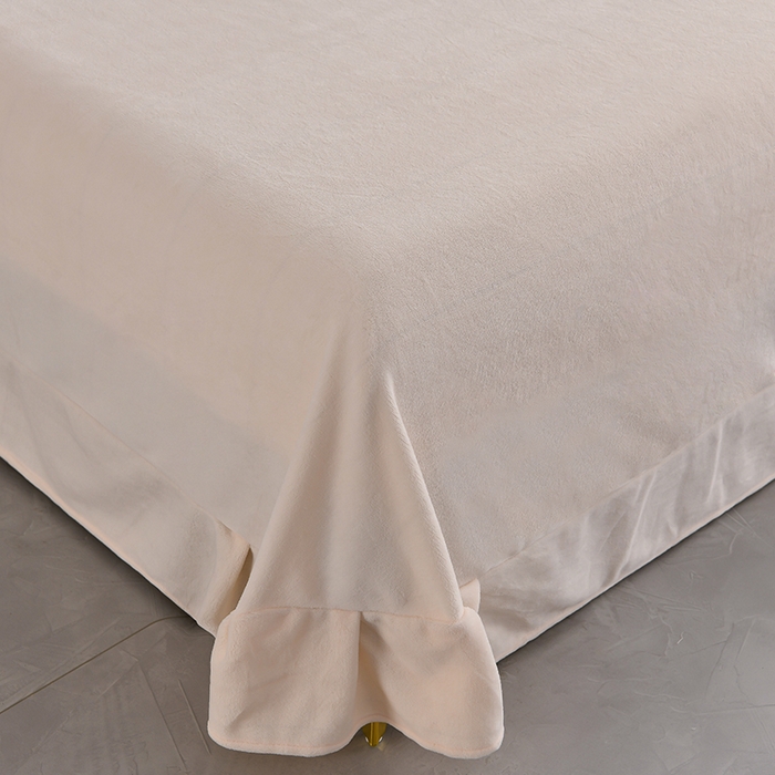 91家纺网 家纺一手货源 找家纺 苏迪网销供货 2025新款牛奶绒四件套A类高克重全消光雕花一字绣工艺款 芭蕉叶-米白