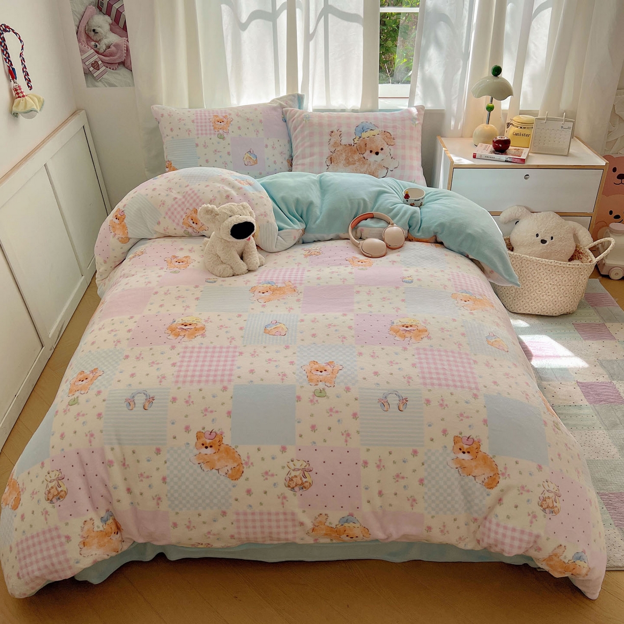 91家纺网 家纺一手货源 找家纺 桃喜 2025新款A类200g牛奶绒（含导电丝）印花床单款四件套 格子碎花狗