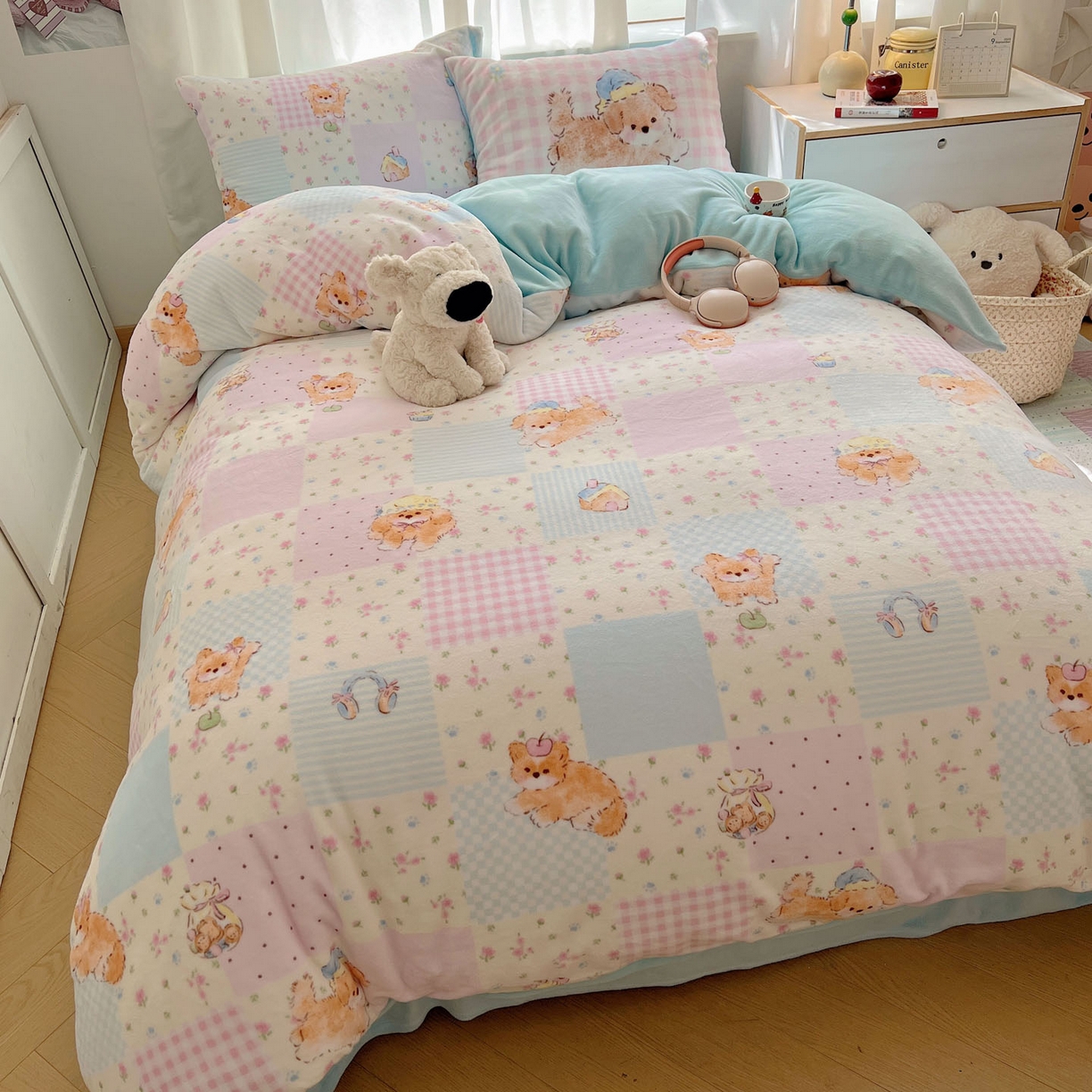 91家纺网 家纺一手货源 找家纺 桃喜 2025新款A类200g牛奶绒（含导电丝）印花床单款四件套 格子碎花狗