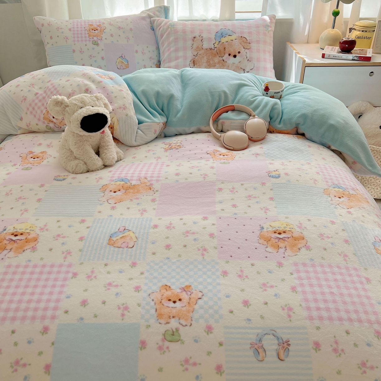 91家纺网 家纺一手货源 找家纺 桃喜 2025新款A类200g牛奶绒（含导电丝）印花床单款四件套 格子碎花狗