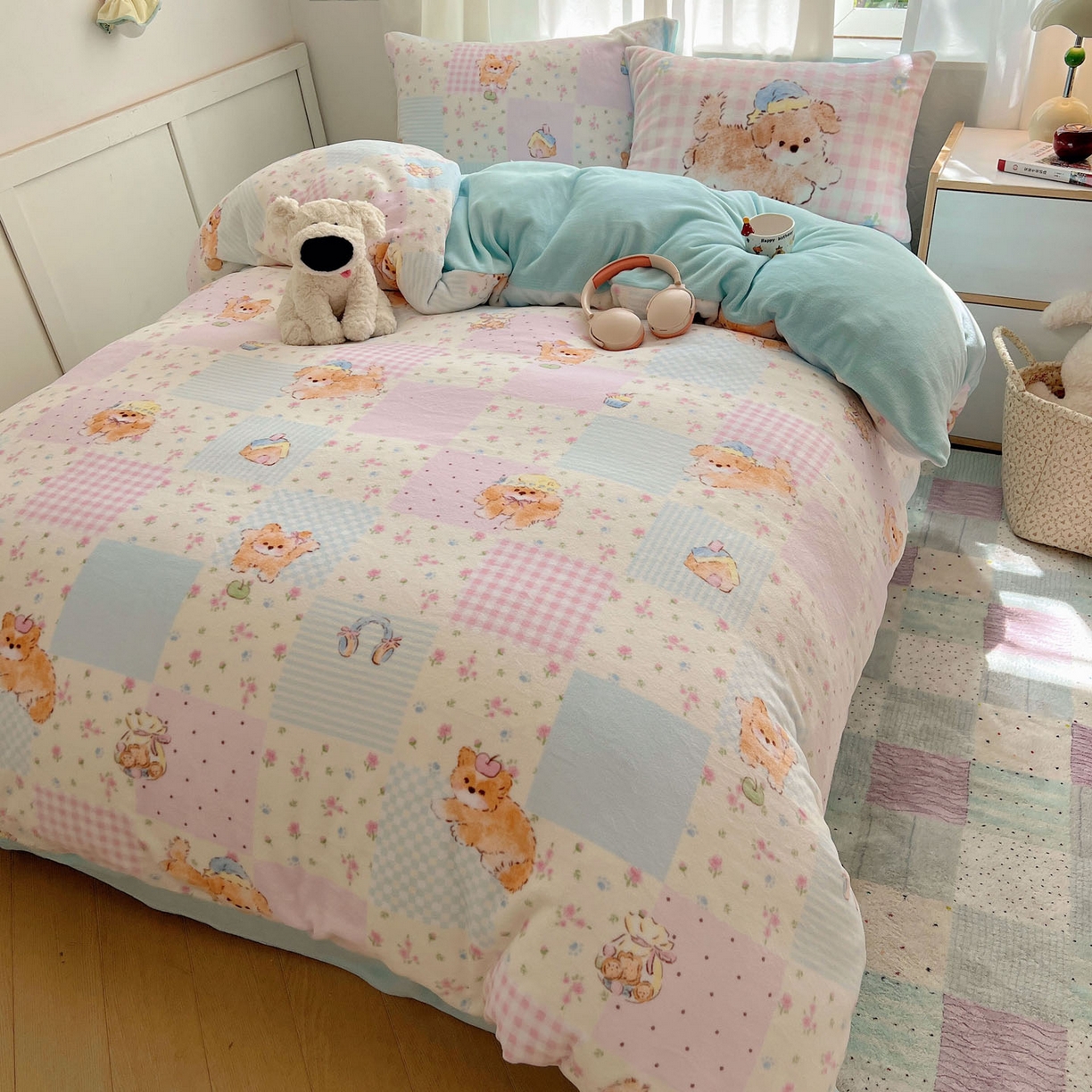 91家纺网 家纺一手货源 找家纺 桃喜 2025新款A类200g牛奶绒（含导电丝）印花床单款四件套 格子碎花狗