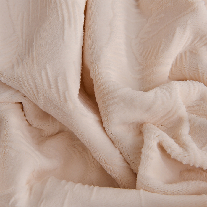 91家纺网 家纺一手货源 找家纺 苏迪网销供货 2025新款牛奶绒四件套A类高克重全消光雕花一字绣工艺款 芭蕉叶-米白