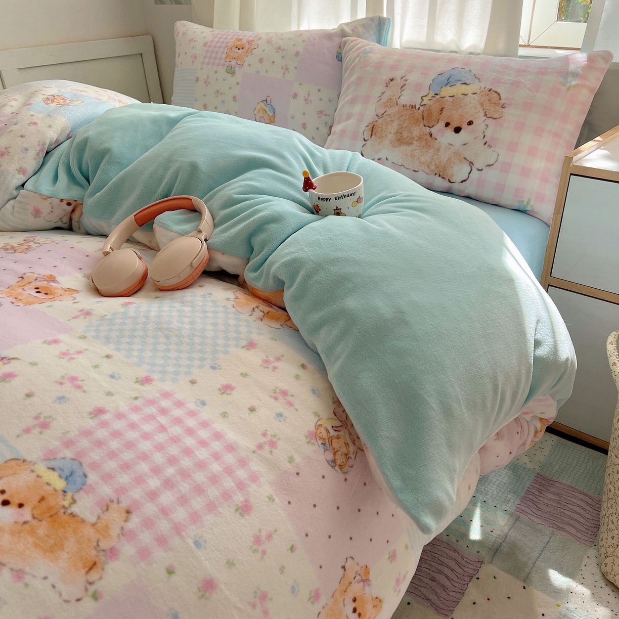 91家纺网 家纺一手货源 找家纺 桃喜 2025新款A类200g牛奶绒（含导电丝）印花床单款四件套 格子碎花狗