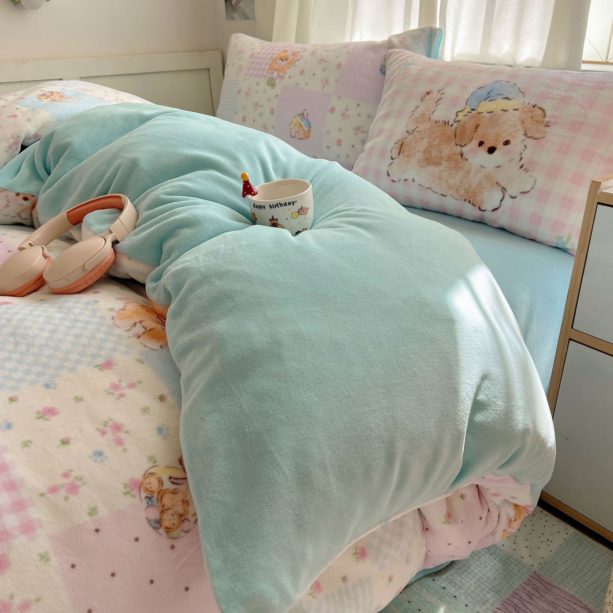 91家纺网 家纺一手货源 找家纺 桃喜 2025新款A类200g牛奶绒（含导电丝）印花床单款四件套 格子碎花狗