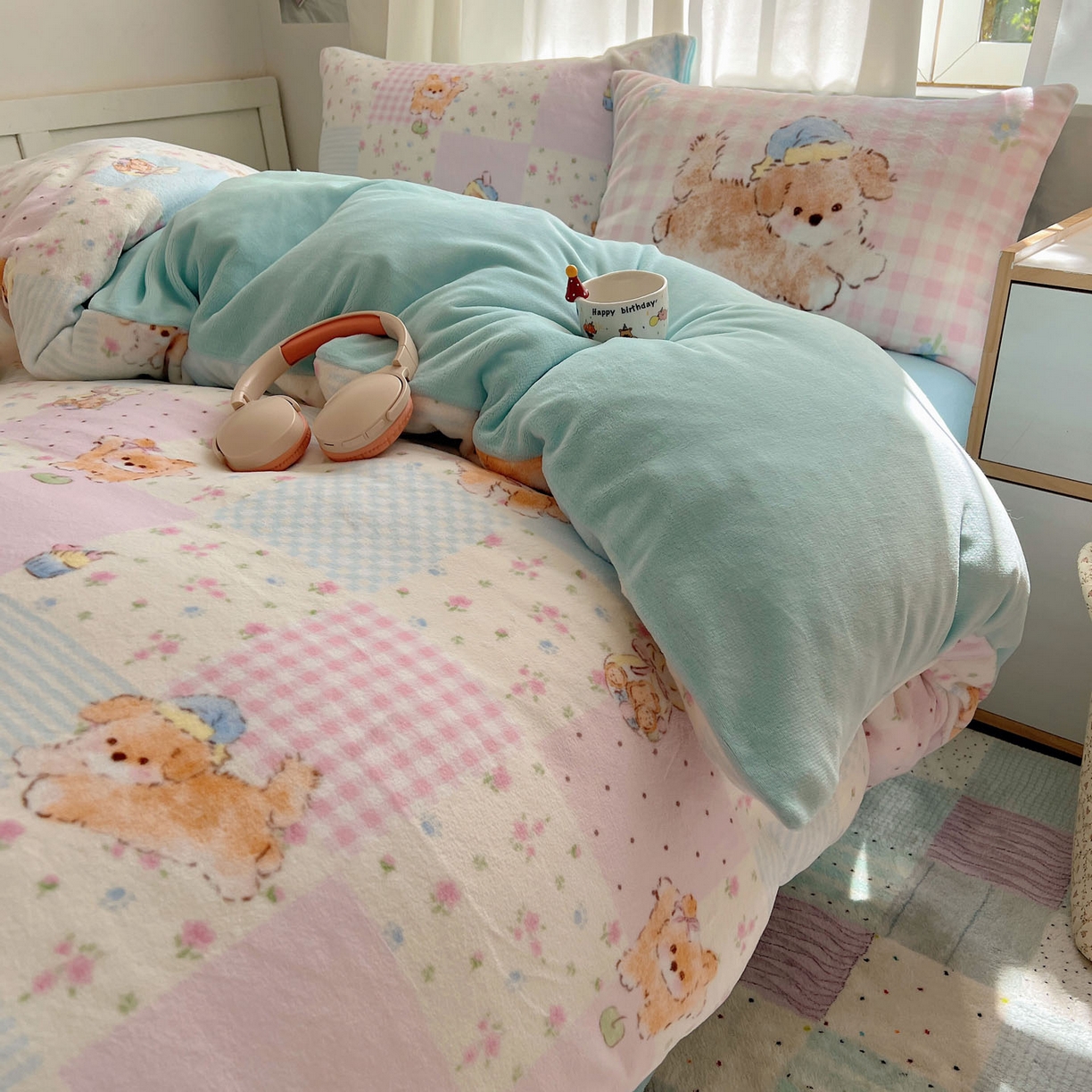 91家纺网 家纺一手货源 找家纺 桃喜 2025新款A类200g牛奶绒（含导电丝）印花床单款四件套 格子碎花狗