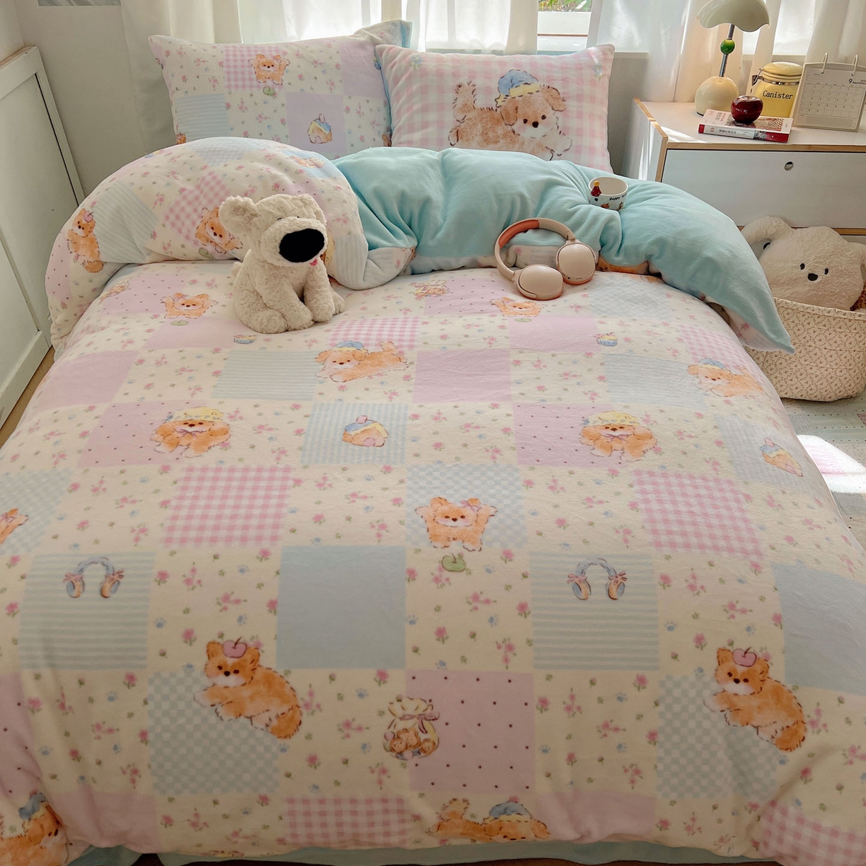 91家纺网 家纺一手货源 找家纺 桃喜 2025新款A类200g牛奶绒（含导电丝）印花床单款四件套 格子碎花狗