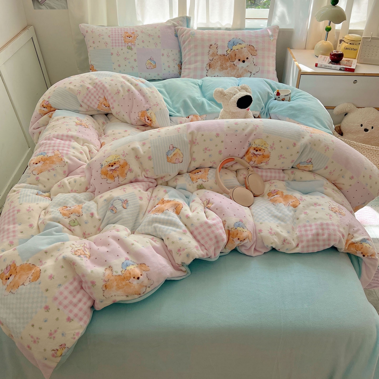 91家纺网 家纺一手货源 找家纺 桃喜 2025新款A类200g牛奶绒（含导电丝）印花床单款四件套 格子碎花狗