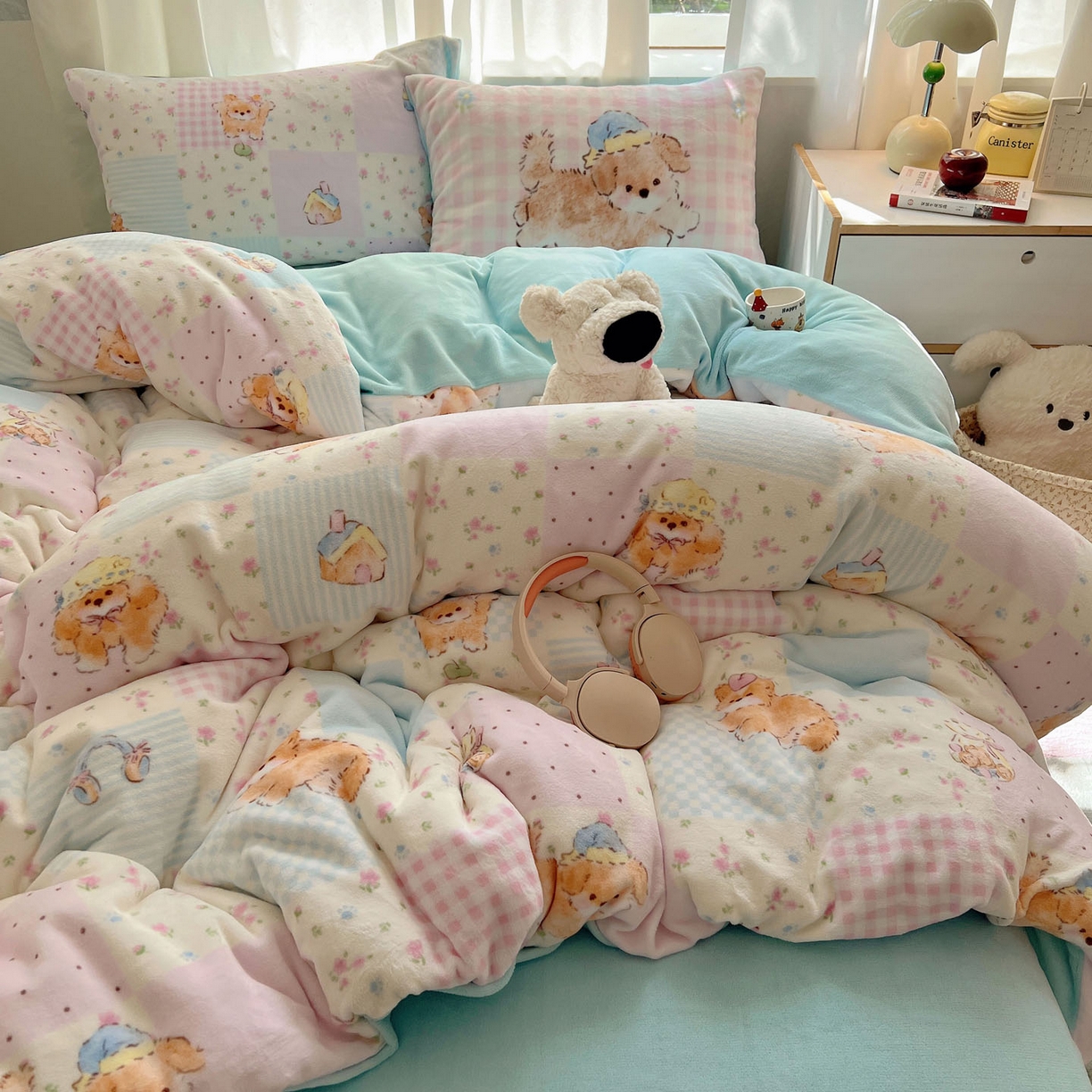 91家纺网 家纺一手货源 找家纺 桃喜 2025新款A类200g牛奶绒（含导电丝）印花床单款四件套 格子碎花狗