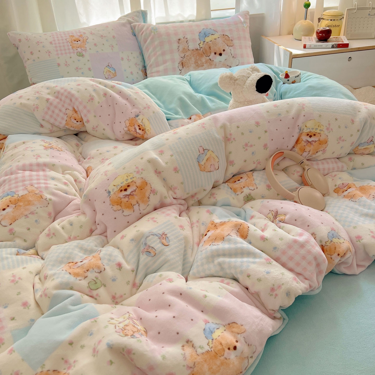 91家纺网 家纺一手货源 找家纺 桃喜 2025新款A类200g牛奶绒（含导电丝）印花床单款四件套 格子碎花狗