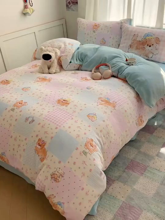 91家纺网 家纺一手货源 找家纺 桃喜 2025新款A类200g牛奶绒（含导电丝）印花床单款四件套 格子碎花狗