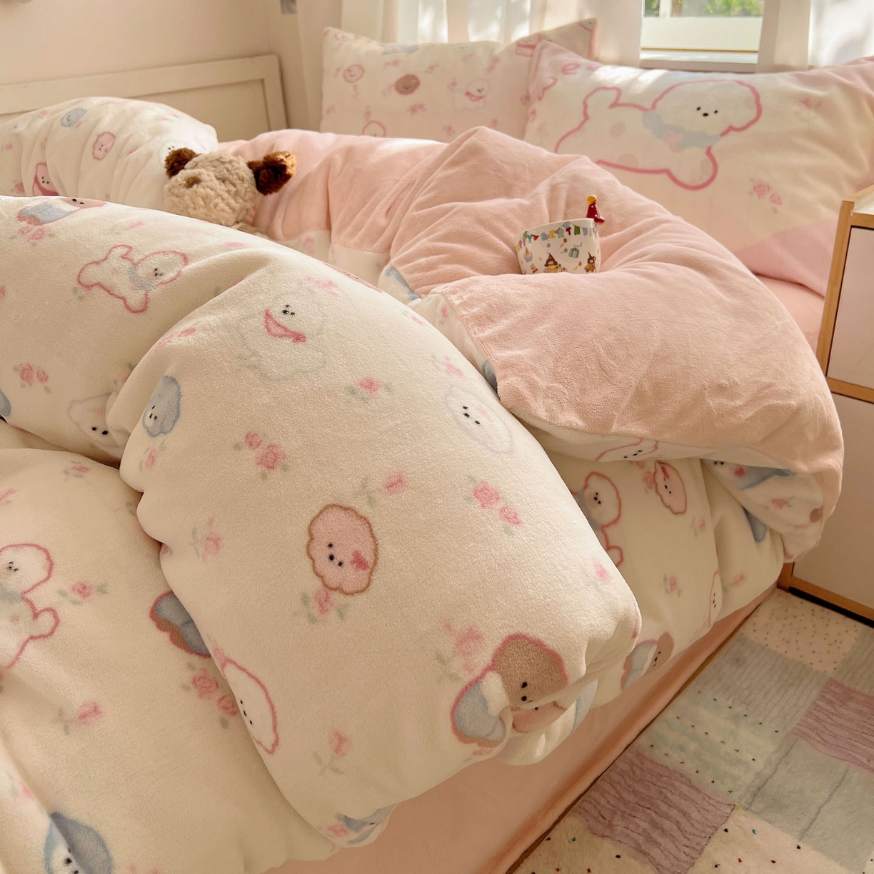 91家纺网 家纺一手货源 找家纺 桃喜 2025新款A类200g牛奶绒（含导电丝）印花床单款四件套 狗狗聚会