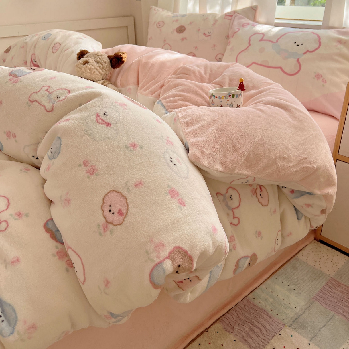 91家纺网 家纺一手货源 找家纺 桃喜 2025新款A类200g牛奶绒（含导电丝）印花床单款四件套 狗狗聚会