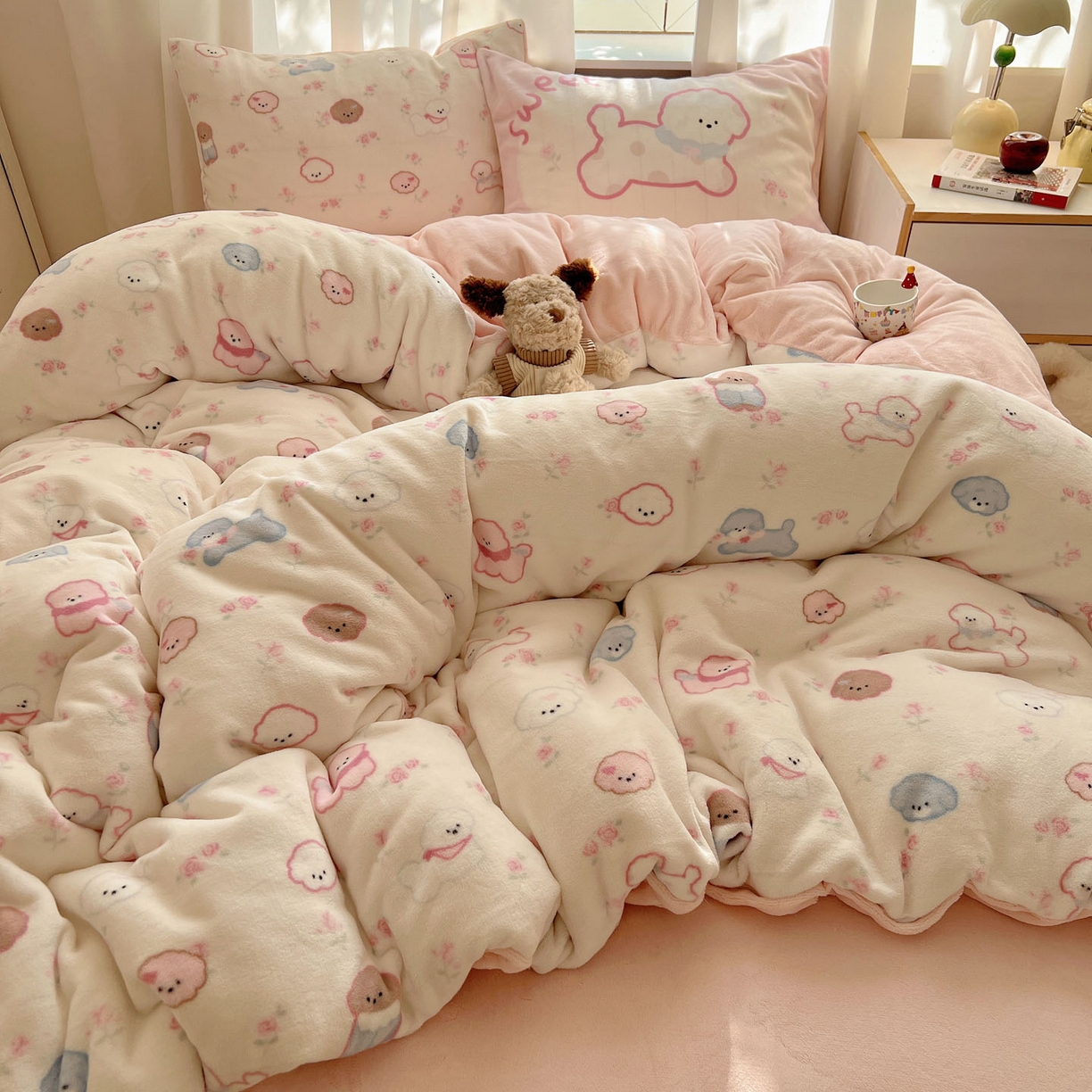 91家纺网 家纺一手货源 找家纺 桃喜 2025新款A类200g牛奶绒（含导电丝）印花床单款四件套 狗狗聚会