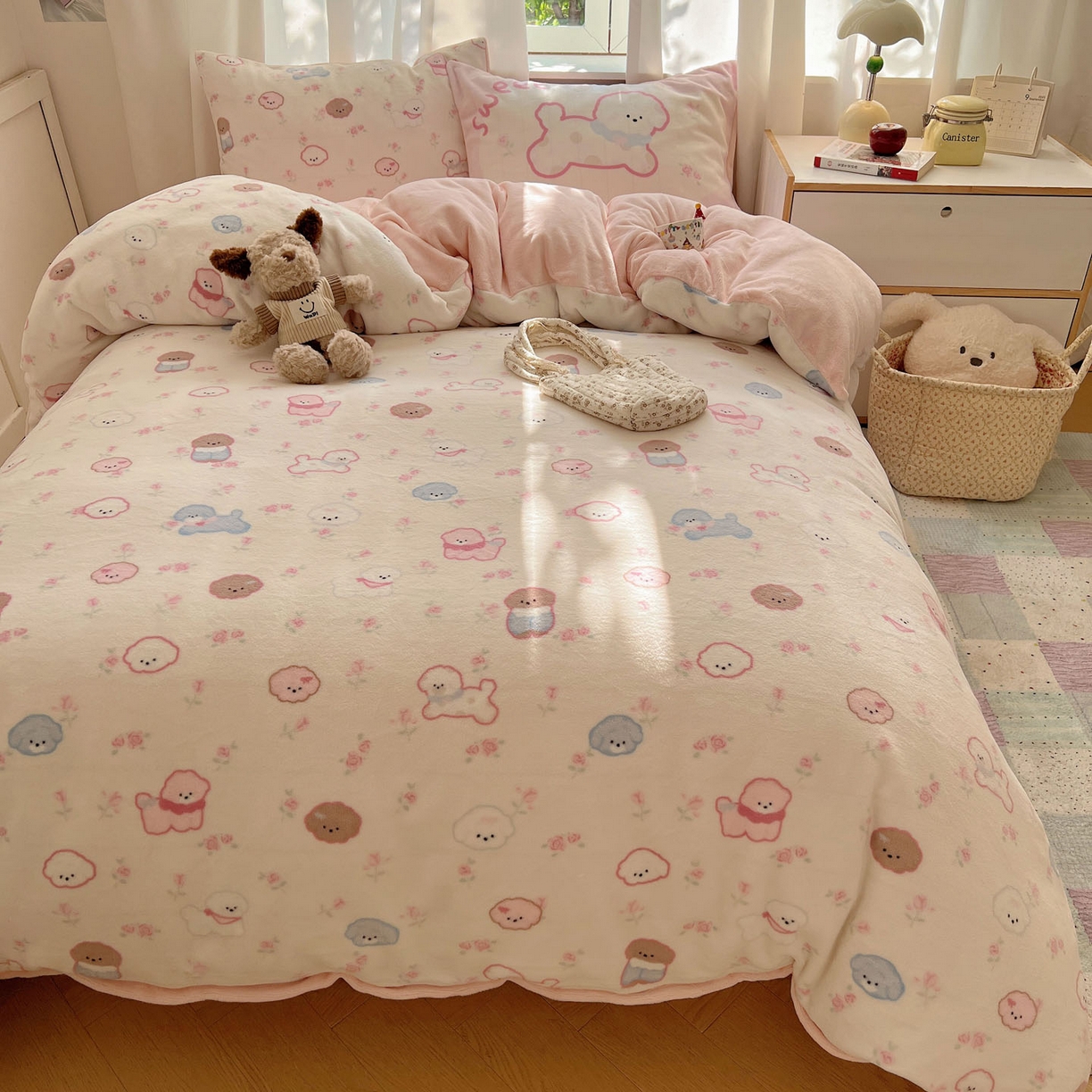 91家纺网 家纺一手货源 找家纺 桃喜 2025新款A类200g牛奶绒（含导电丝）印花床单款四件套 狗狗聚会