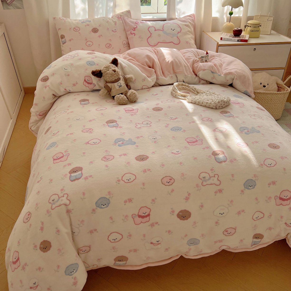 91家纺网 家纺一手货源 找家纺 桃喜 2025新款A类200g牛奶绒（含导电丝）印花床单款四件套 狗狗聚会