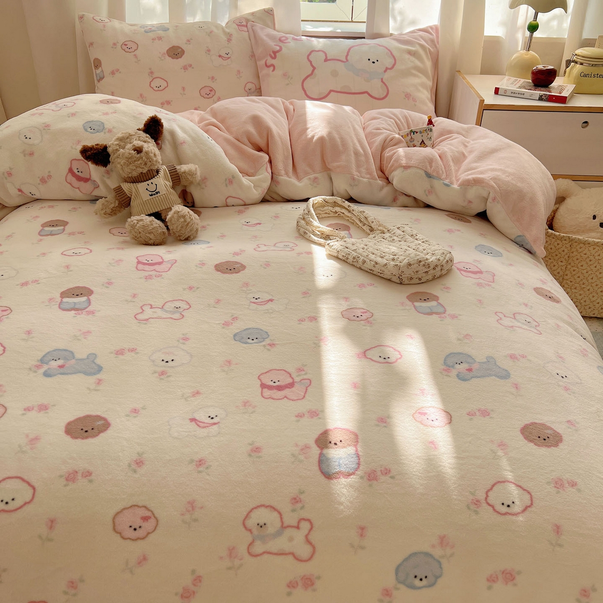 91家纺网 家纺一手货源 找家纺 桃喜 2025新款A类200g牛奶绒（含导电丝）印花床单款四件套 狗狗聚会