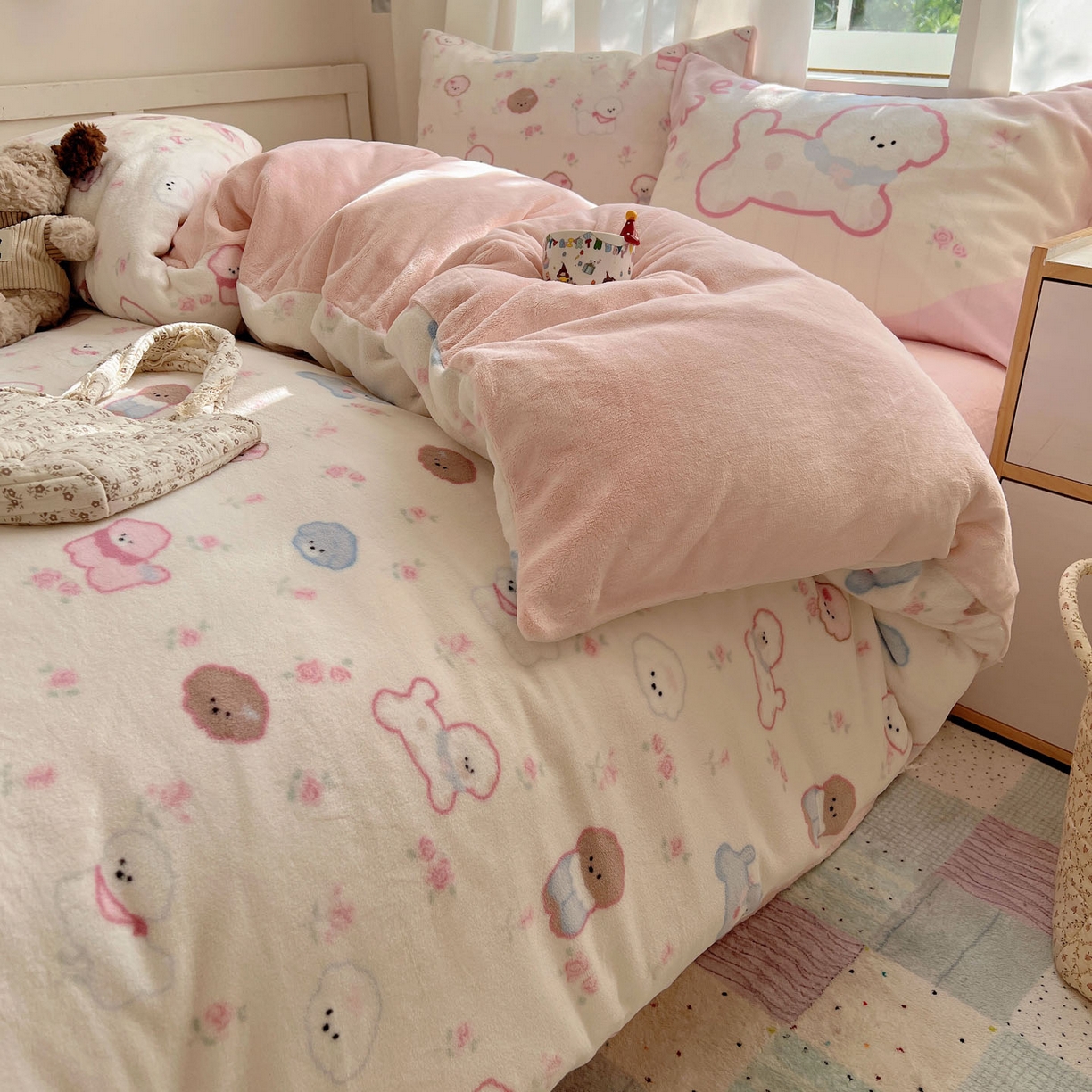 91家纺网 家纺一手货源 找家纺 桃喜 2025新款A类200g牛奶绒（含导电丝）印花床单款四件套 狗狗聚会