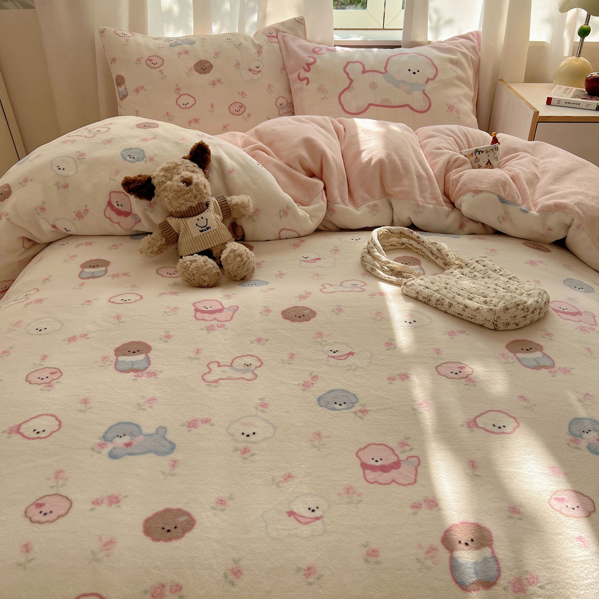 91家纺网 家纺一手货源 找家纺 桃喜 2025新款A类200g牛奶绒（含导电丝）印花床单款四件套 狗狗聚会