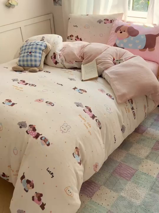 91家纺网 家纺一手货源 找家纺 桃喜 2025新款A类200g牛奶绒（含导电丝）印花床单款四件套 快乐腊肠狗狗