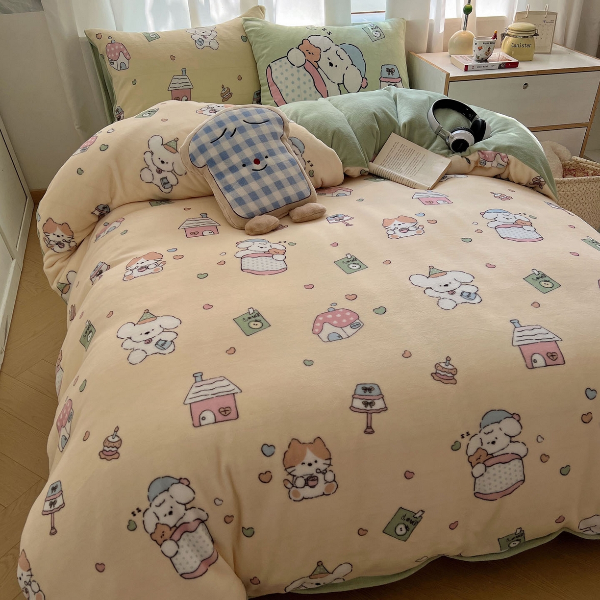 91家纺网 家纺一手货源 找家纺 桃喜 2025新款A类200g牛奶绒（含导电丝）印花床单款四件套 奶黄宠物派