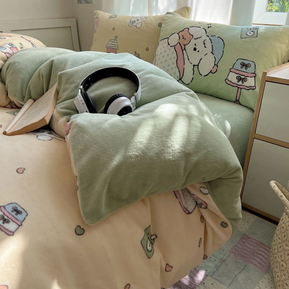 91家纺网 家纺一手货源 找家纺 桃喜 2025新款A类200g牛奶绒（含导电丝）印花床单款四件套 奶黄宠物派