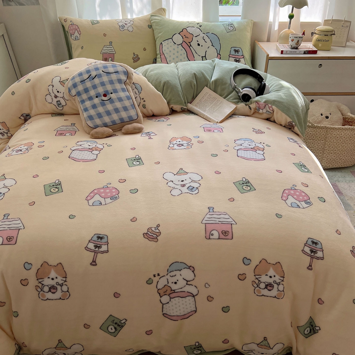 91家纺网 家纺一手货源 找家纺 桃喜 2025新款A类200g牛奶绒（含导电丝）印花床单款四件套 奶黄宠物派