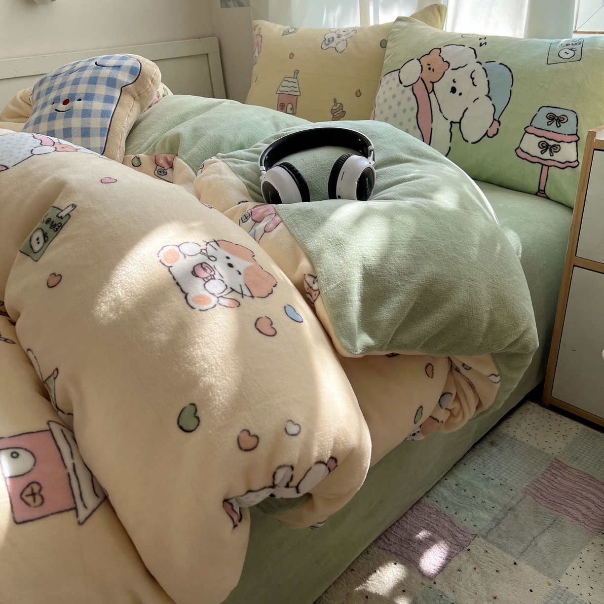 91家纺网 家纺一手货源 找家纺 桃喜 2025新款A类200g牛奶绒（含导电丝）印花床单款四件套 奶黄宠物派