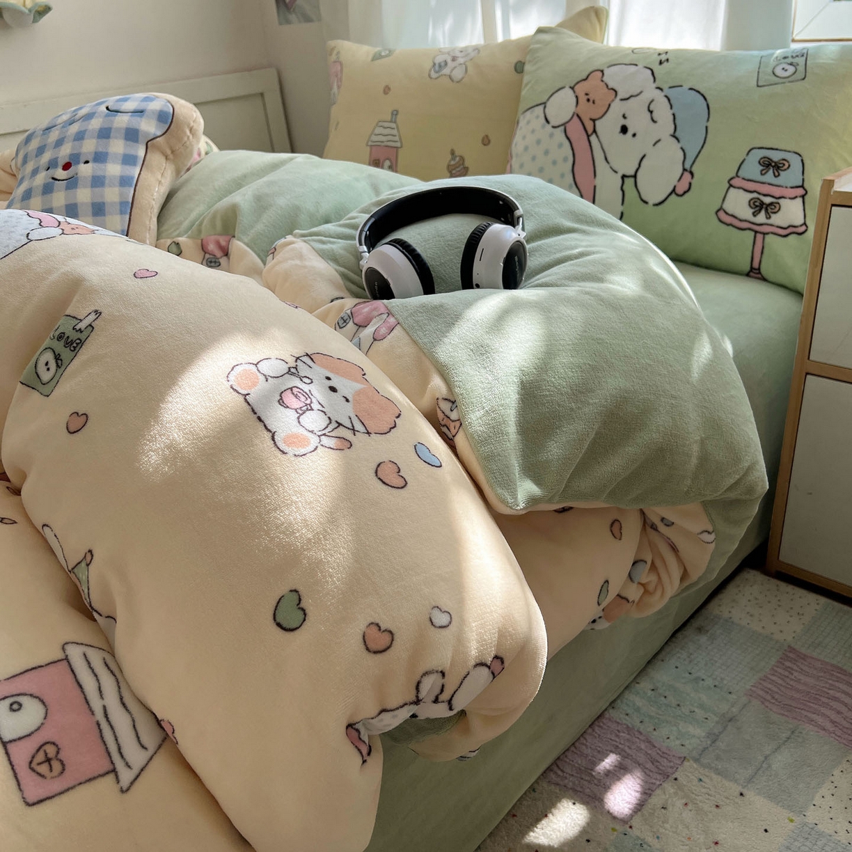 91家纺网 家纺一手货源 找家纺 桃喜 2025新款A类200g牛奶绒（含导电丝）印花床单款四件套 奶黄宠物派