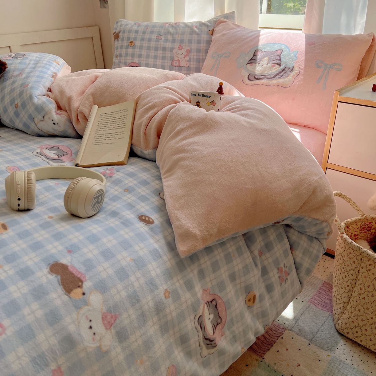 91家纺网 家纺一手货源 找家纺 桃喜 2025新款A类200g牛奶绒（含导电丝）印花床单款四件套 起司猫猫