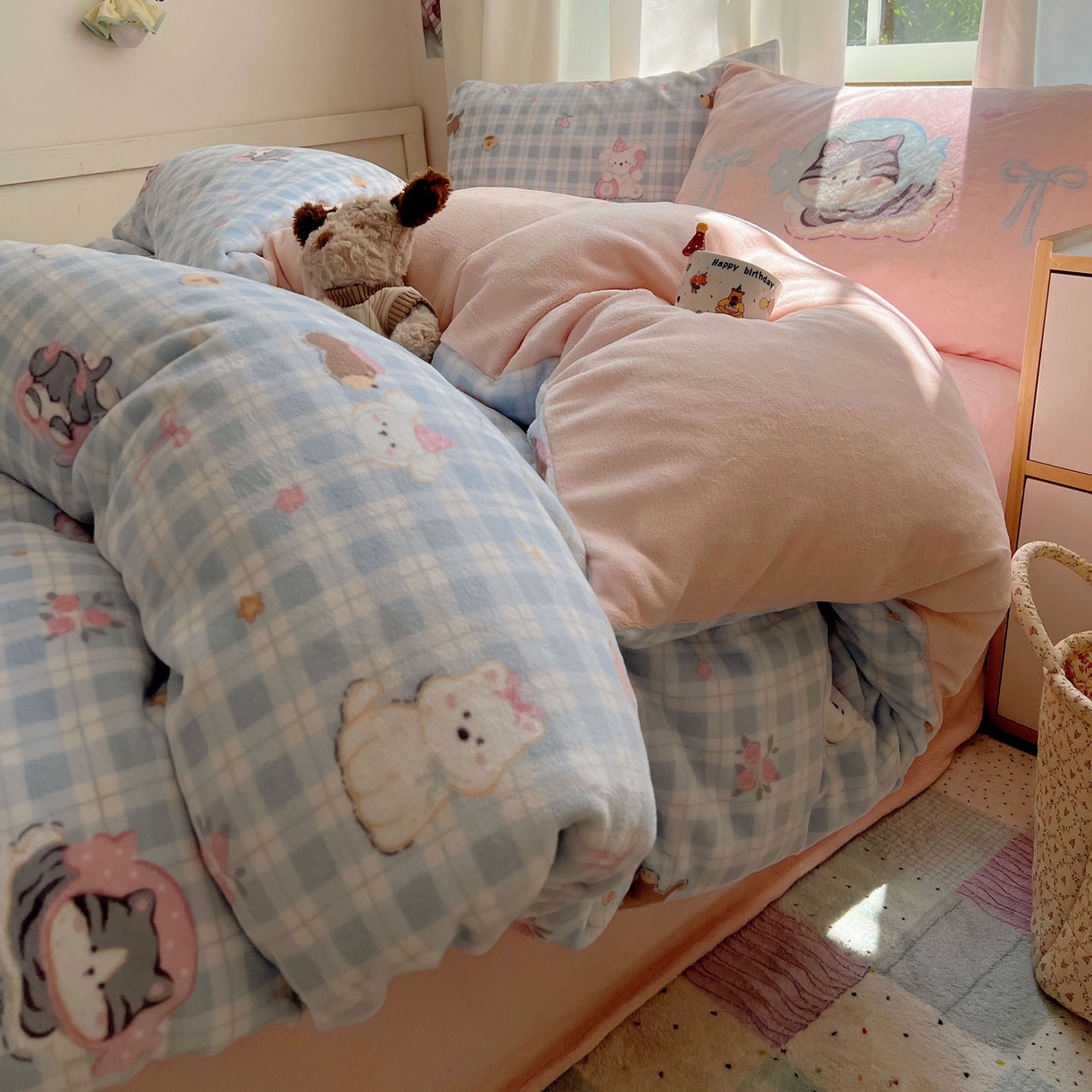 91家纺网 家纺一手货源 找家纺 桃喜 2025新款A类200g牛奶绒（含导电丝）印花床单款四件套 起司猫猫