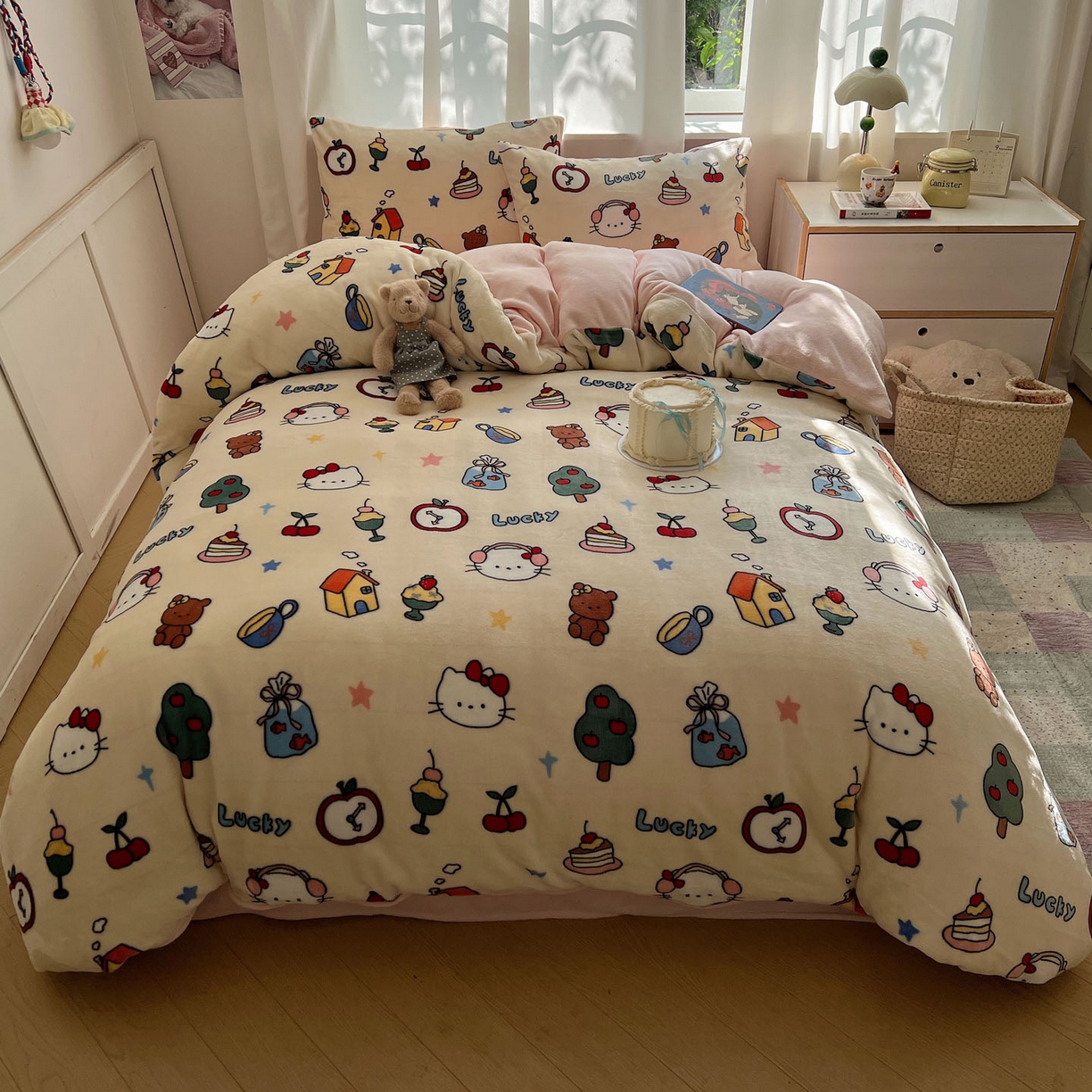 91家纺网 家纺一手货源 找家纺 桃喜 2025新款A类200g牛奶绒（含导电丝）印花床单款四件套 涂鸦猫猫