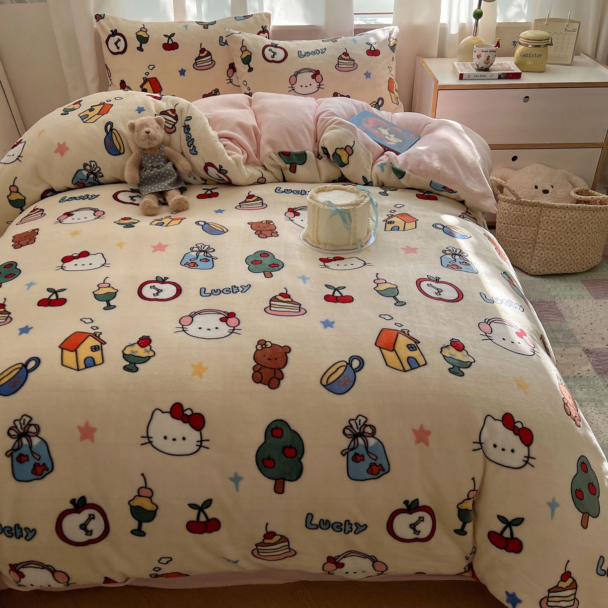 91家纺网 家纺一手货源 找家纺 桃喜 2025新款A类200g牛奶绒（含导电丝）印花床单款四件套 涂鸦猫猫