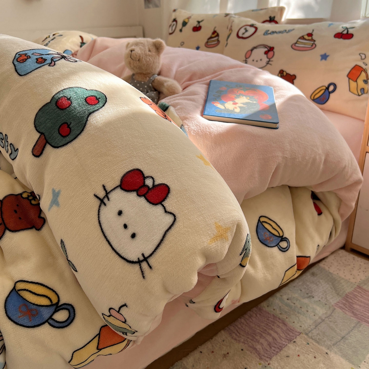 91家纺网 家纺一手货源 找家纺 桃喜 2025新款A类200g牛奶绒（含导电丝）印花床单款四件套 涂鸦猫猫