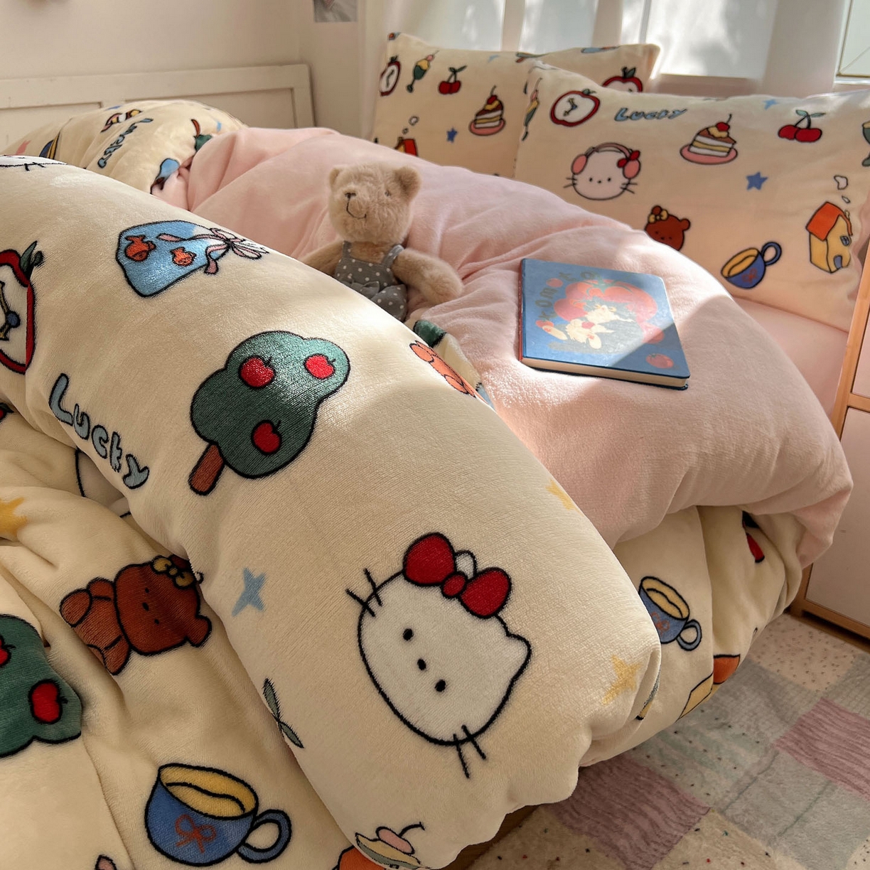 91家纺网 家纺一手货源 找家纺 桃喜 2025新款A类200g牛奶绒（含导电丝）印花床单款四件套 涂鸦猫猫