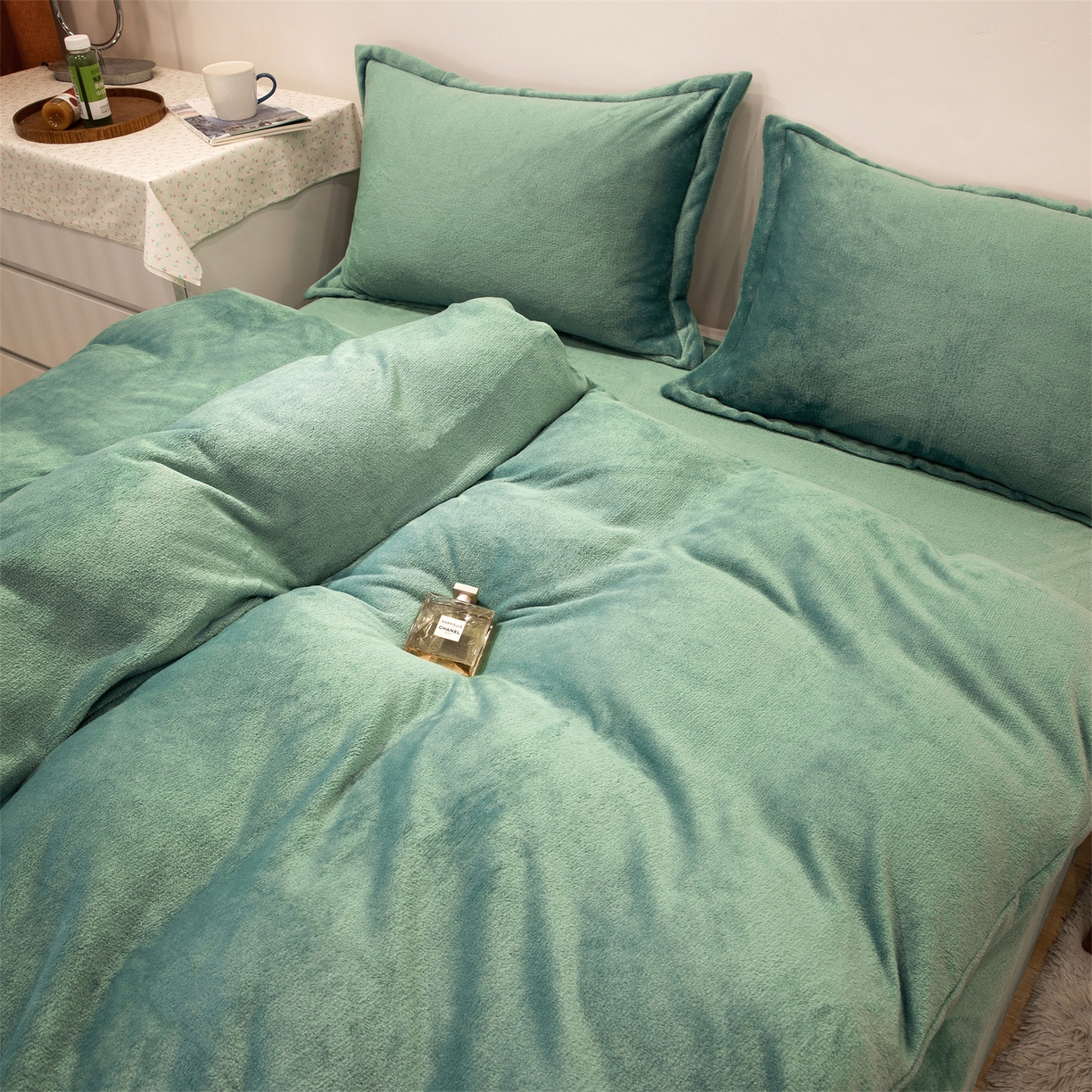 91家纺网 家纺一手货源 找家纺 兰紫橙家纺 2025新款双面绒纯色双拼牛奶绒四件套 竹青